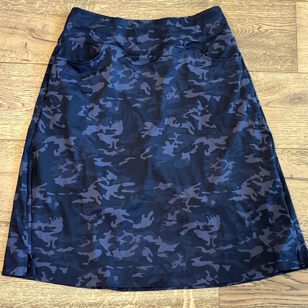 VIODIA Black & Gray Camouflage Skirt w/ attached shorts - Large, 25" length